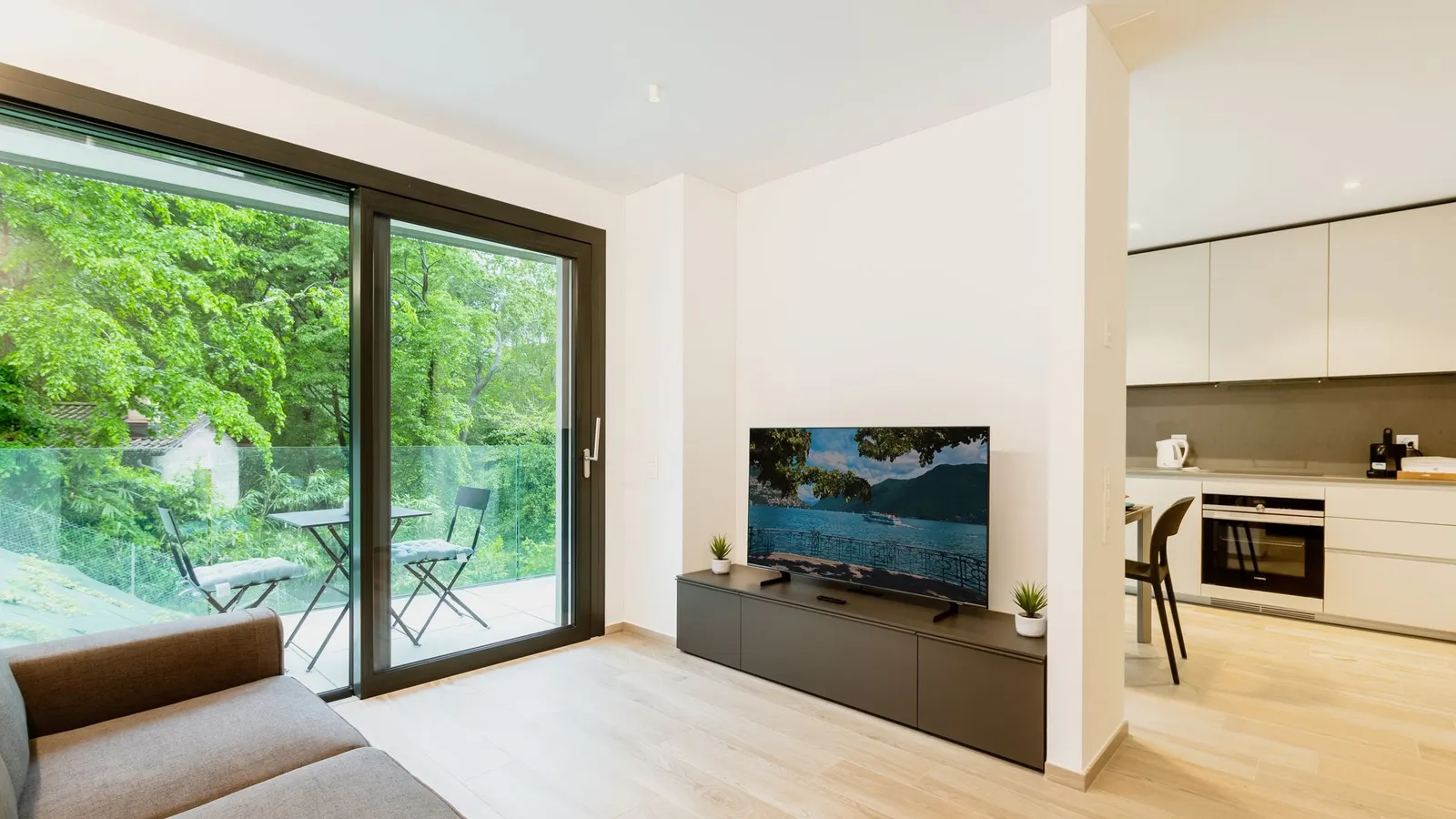 Helle Wohnung mit Parkett und Balkon